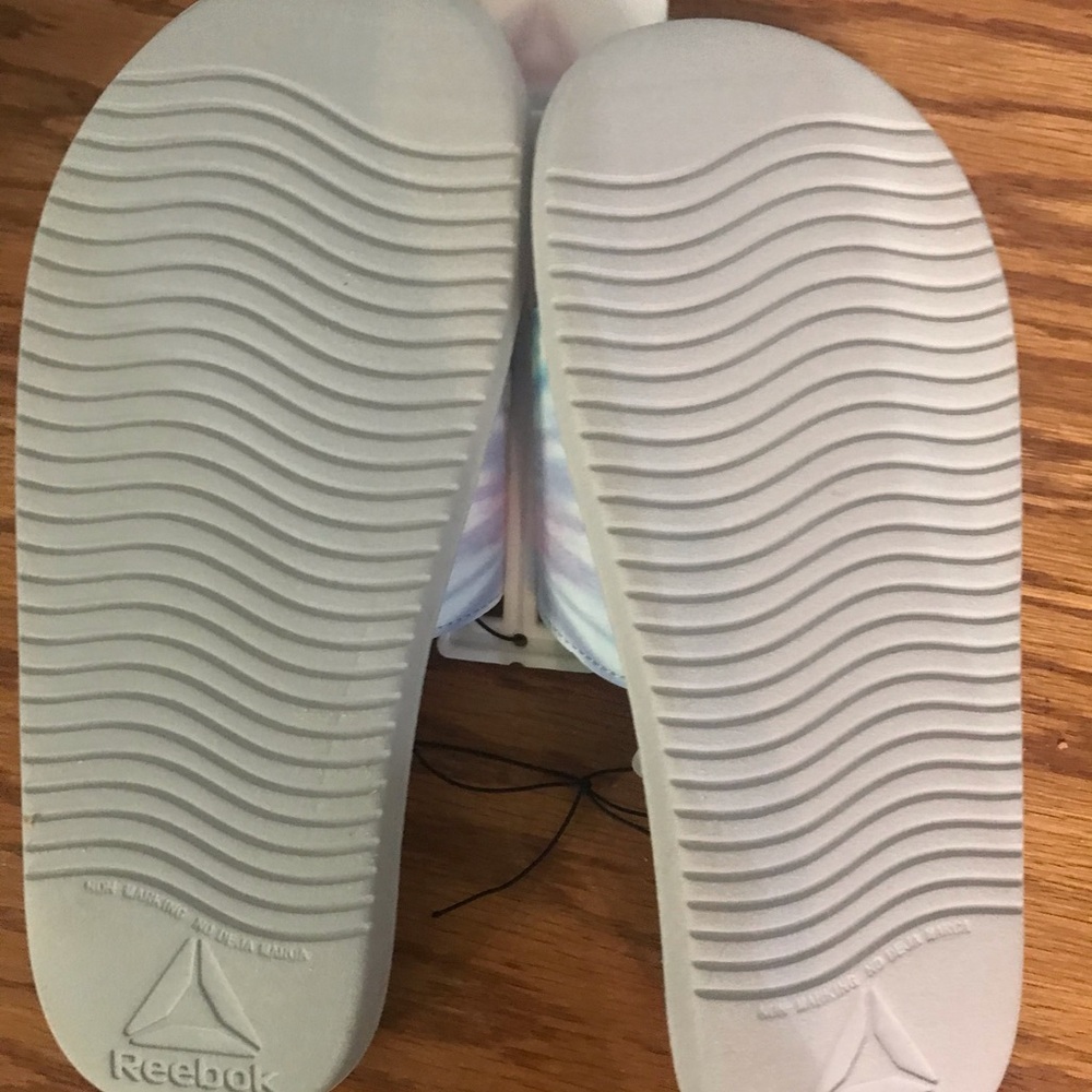 SOLD!!    Women’s Reebok Tye Dye Slides. Size 10. NWT! - Picture 2 of 4